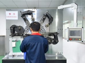 中型發條成型機